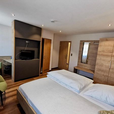 Hotel-Gasthaus Zur Eiche เฮาซาค ภายนอก รูปภาพ