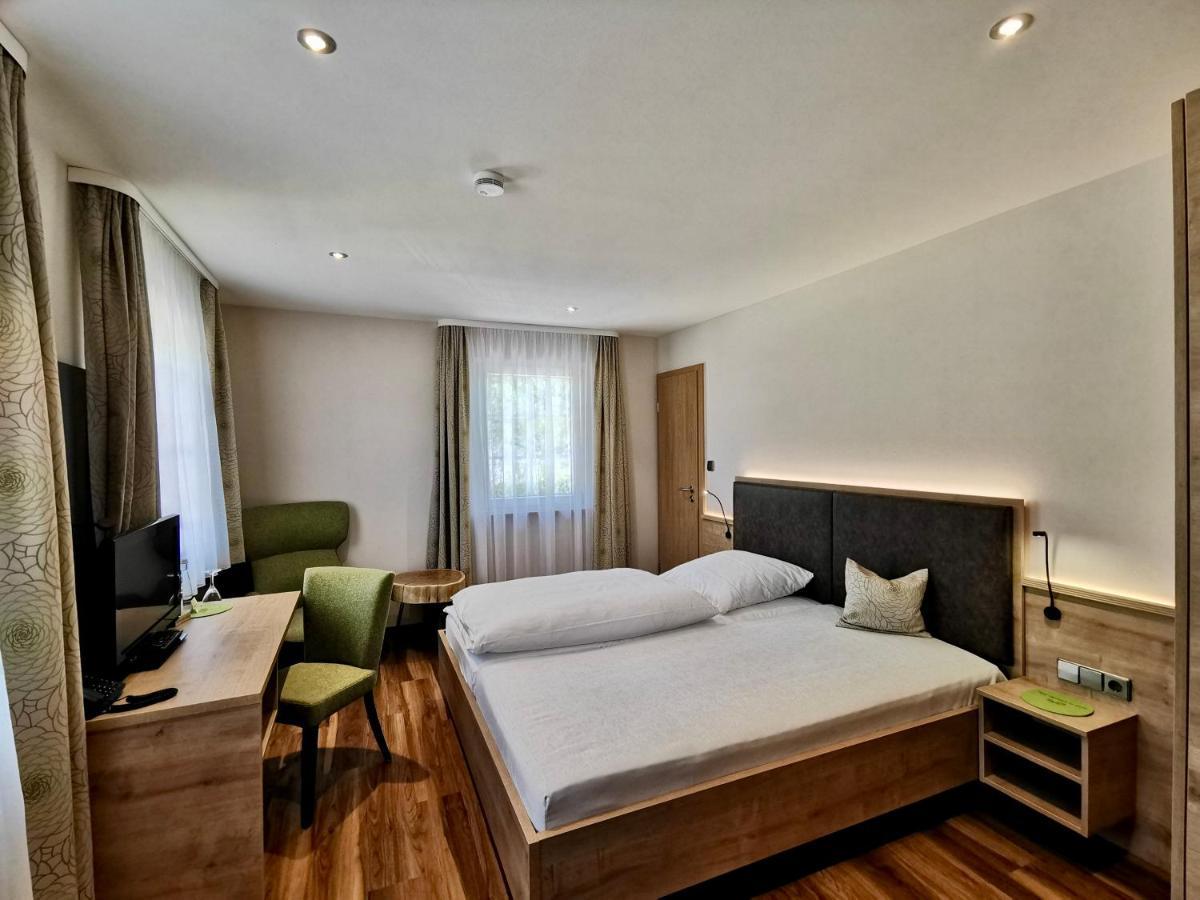 Hotel-Gasthaus Zur Eiche เฮาซาค ภายนอก รูปภาพ