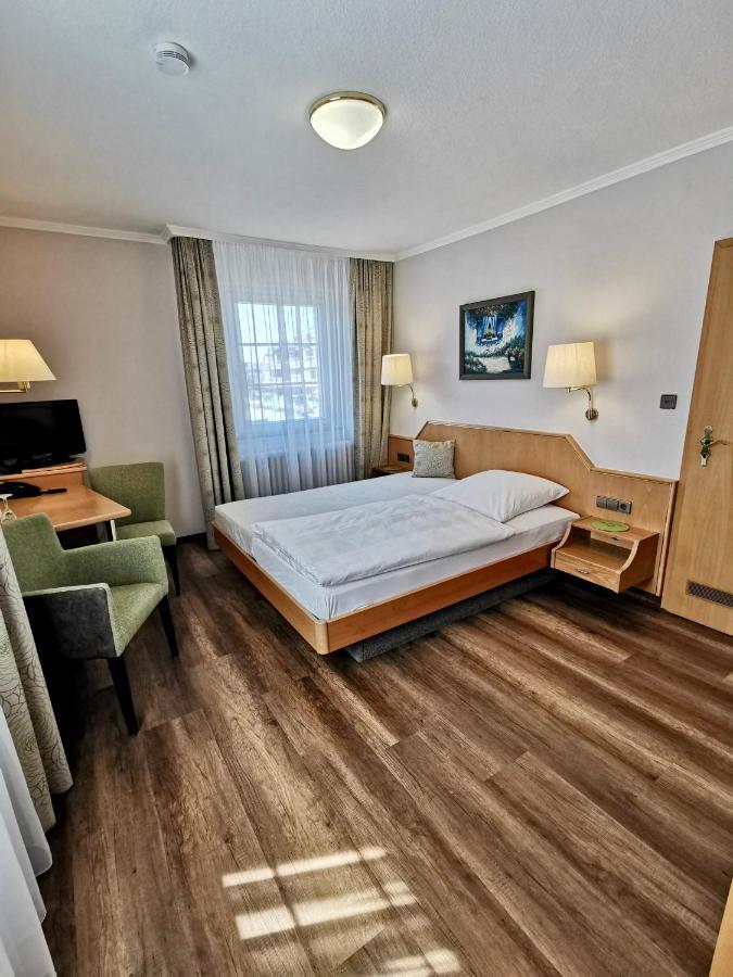 Hotel-Gasthaus Zur Eiche เฮาซาค ภายนอก รูปภาพ