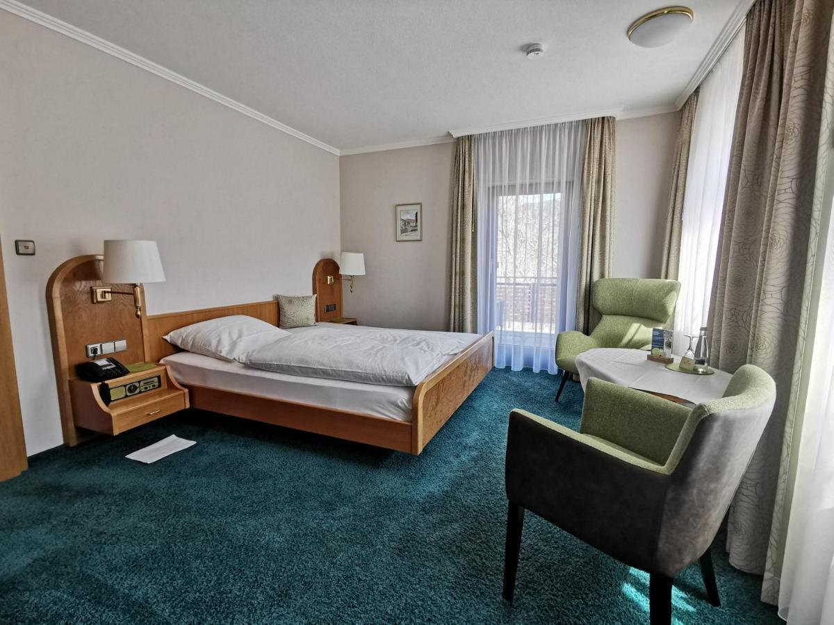 Hotel-Gasthaus Zur Eiche เฮาซาค ภายนอก รูปภาพ