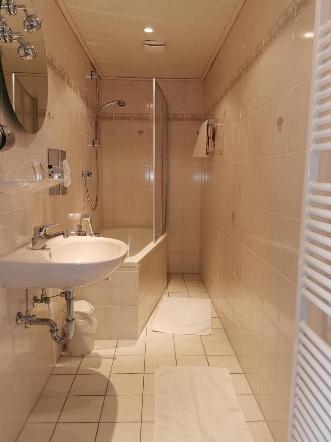 Hotel-Gasthaus Zur Eiche เฮาซาค ภายนอก รูปภาพ