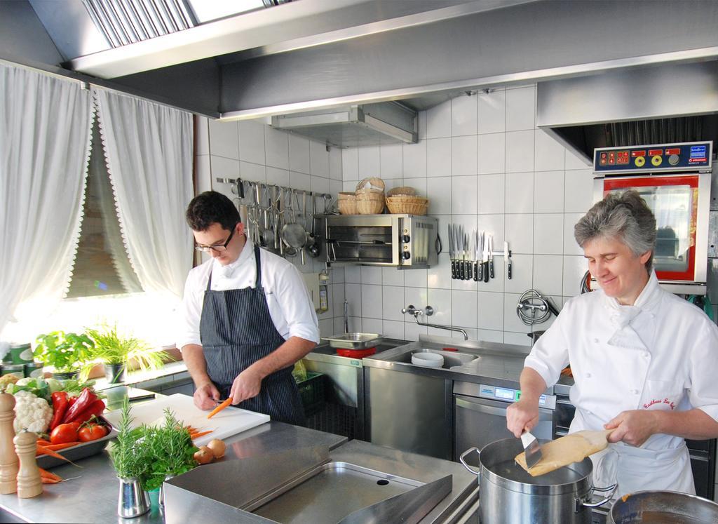 Hotel-Gasthaus Zur Eiche เฮาซาค ภายนอก รูปภาพ