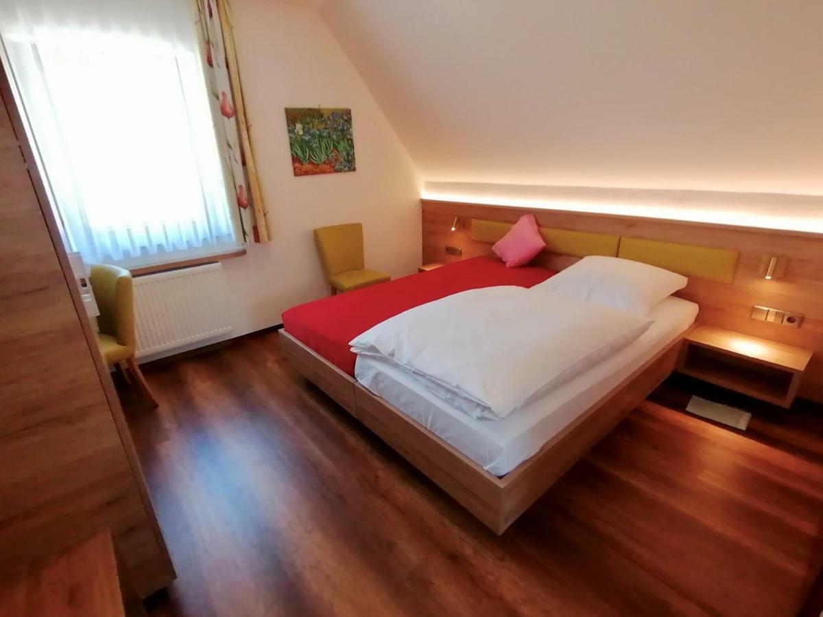 Hotel-Gasthaus Zur Eiche เฮาซาค ภายนอก รูปภาพ