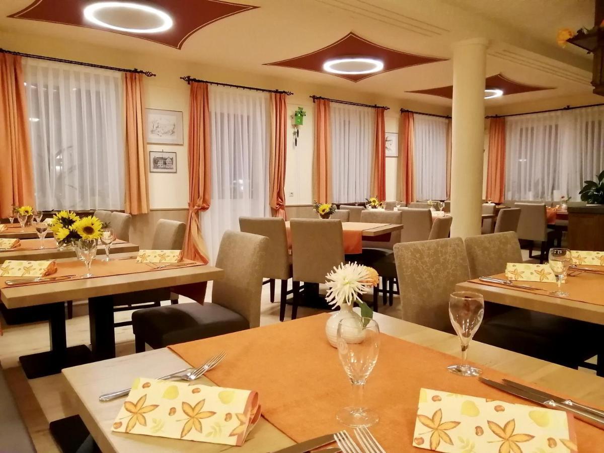 Hotel-Gasthaus Zur Eiche เฮาซาค ภายนอก รูปภาพ