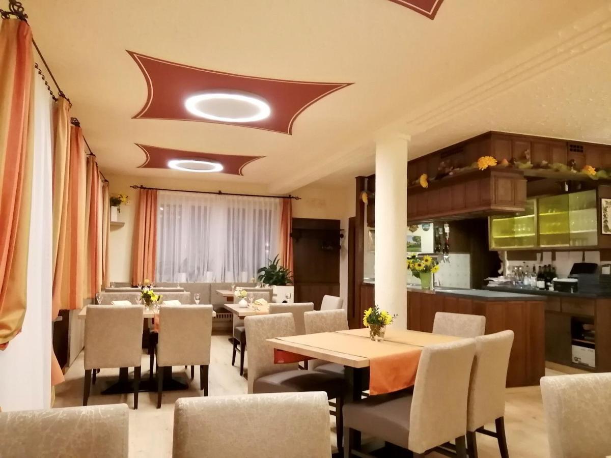 Hotel-Gasthaus Zur Eiche เฮาซาค ภายนอก รูปภาพ